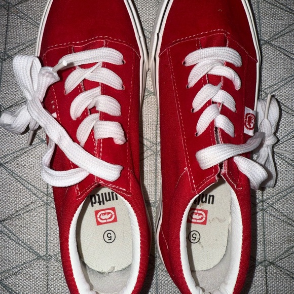 👟 Red Ecko UNLTD Sneakers – Big Kids Size 5 (Like New!) - Picture 1 of 4